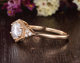 1.60 CT Round Shaped Moissanite Vintage Art Deco Engagement Ring - crownmoissanite