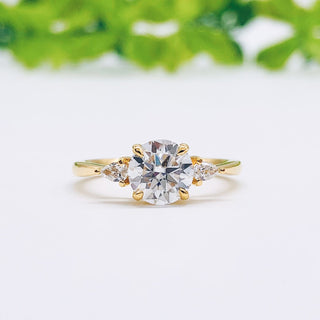 2.65 CT Round Cut Three Stone Moissanite Engagement Ring - crownmoissanite