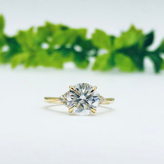 2.65 CT Round Cut Cluster Moissanite Engagement Ring - crownmoissanite