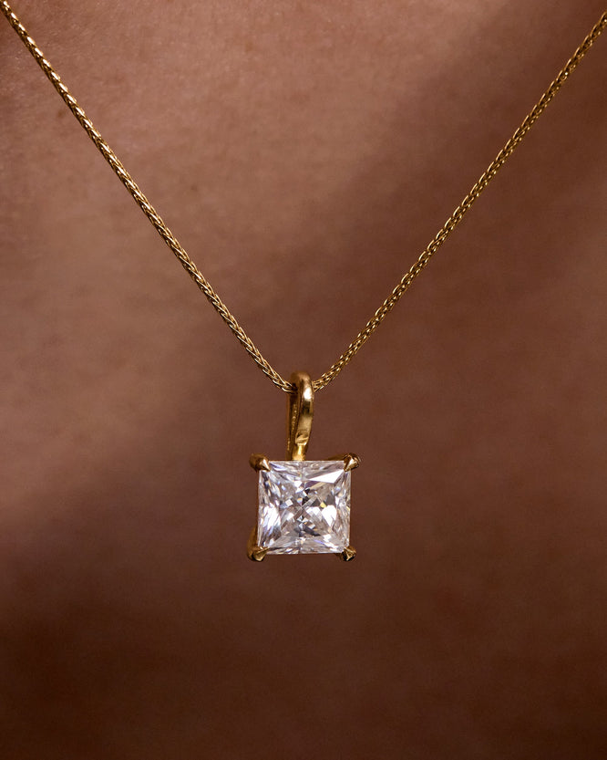 2.0 CT princess cut moissanite pendant necklace – modern and radiant solitaire design in polished gold, perfect for bridal elegance, gifting, or everyday luxury.
