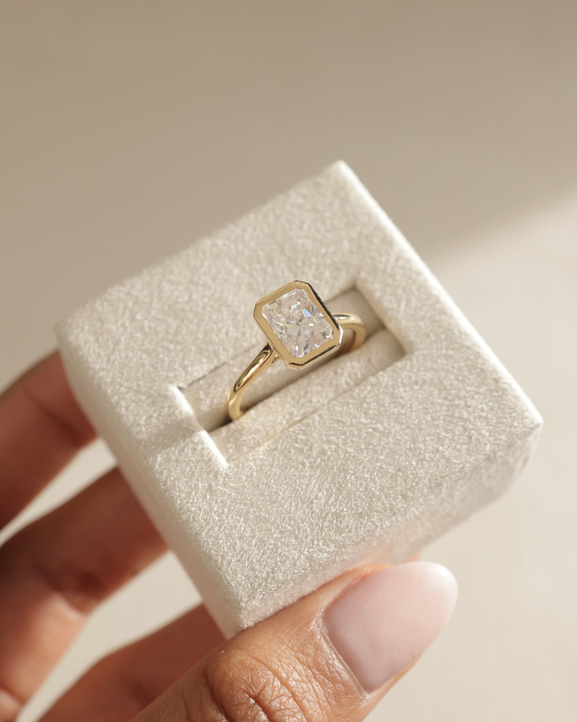 Open media 0 in modal