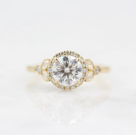 1.0 CT Round Cut Halo Moissanite Engagement Ring - crownmoissanite
