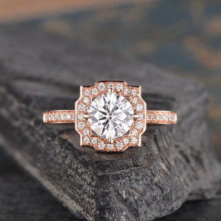 1.0 CT Round Cut Vintage Halo Moissanite Engagement Ring - crownmoissanite