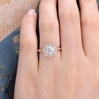 1.0 CT Round Cut Vintage Halo Moissanite Engagement Ring - crownmoissanite