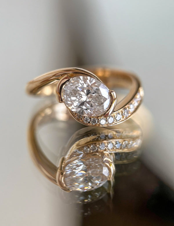 1.0 - 2.0 CT Oval Cut Moissanite Pavé Unique Setting Engagement Ring