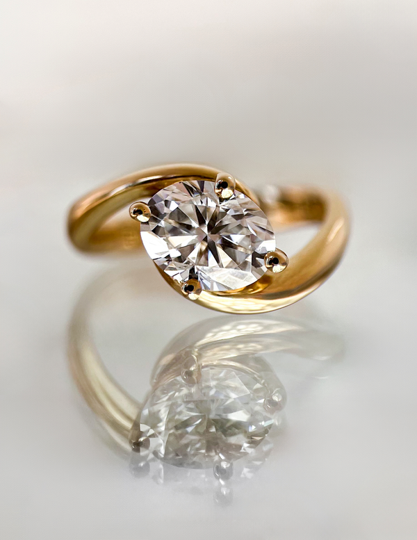 1.0 -1.50 CT Oval Cut Moissanite Solitaire Engagement Ring