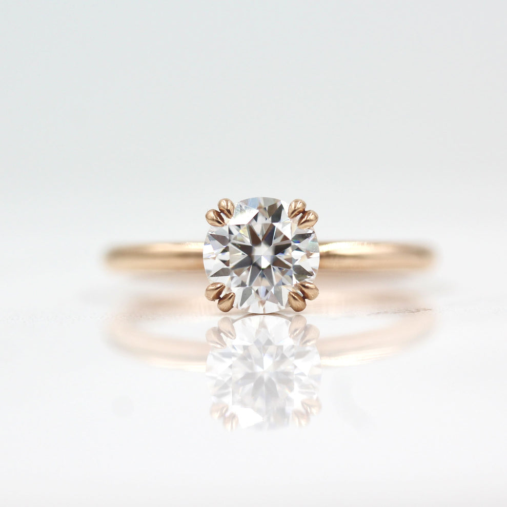 1.0 CT Round Cut Solitaire Moissanite Engagement Ring - crownmoissanite