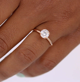 1.0 CT Round Cut Solitaire Moissanite Engagement Ring - crownmoissanite