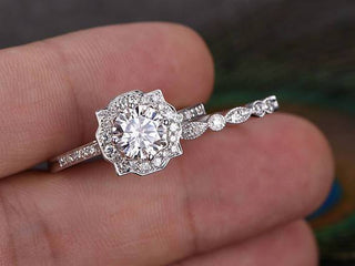 0.75 CT Round Vintage Style Moissanite Bridal Ring Set - crownmoissanite