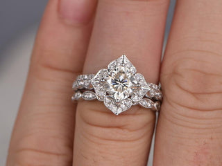 1.0 CT Cushion Floral Style Moissanite Bridal Ring Set - crownmoissanite