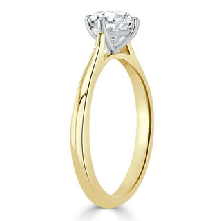 0.75 CT Round Shaped Moissanite Solitaire Engagement Ring - crownmoissanite