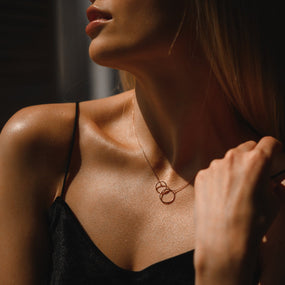 Linked Circles Necklace for Her - crownmoissanite
