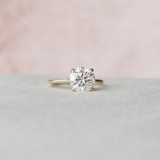 3.0 CT Round Cut Solitaire Style Moissanite Engagement Ring - crownmoissanite