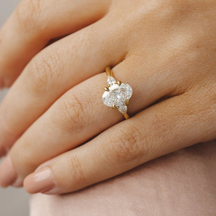 1.5 - 2.5 CT Oval Cut Moissanite Three Stone Engagement Ring