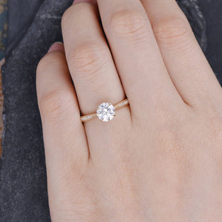 1.0 CT Round Shaped Moissanite Solitaire Engagement Ring - crownmoissanite