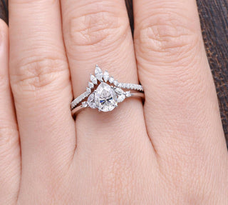 0.75 CT Pear Cluster Moissanite Bridal Ring Set - crownmoissanite