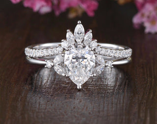 0.75 CT Pear Cluster Moissanite Bridal Ring Set - crownmoissanite