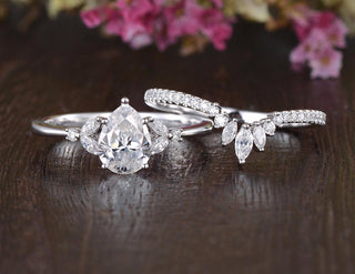 0.75 CT Pear Cluster Moissanite Bridal Ring Set - crownmoissanite