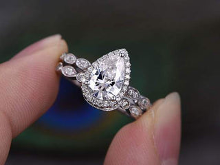 1.0 CT Pear Cut Halo Moissanite Bridal Ring Set - crownmoissanite