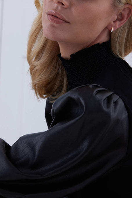 0.17 TCW Round Moissanite Diamond Huggie Earrings - crownmoissanite