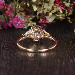 0.75 CT Oval Shaped Moissanite Three Stones Engagement Ring - crownmoissanite