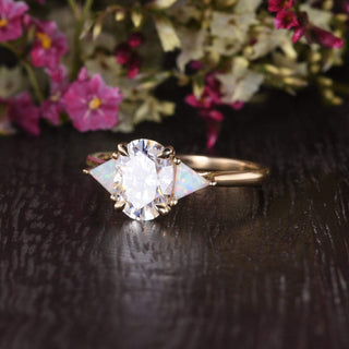 0.75 CT Oval Shaped Moissanite Three Stones Engagement Ring - crownmoissanite