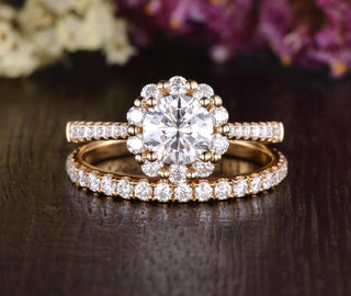 0.75 CT Round Halo Pave Moissanite Bridal Ring Set - crownmoissanite