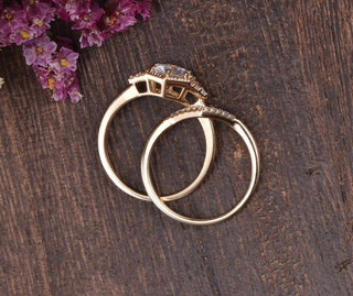 0.75 CT Round Shaped Moissanite Cluster Bridal Ring Set - crownmoissanite