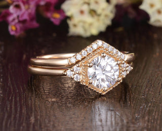 0.75 CT Round Shaped Moissanite Cluster Bridal Ring Set - crownmoissanite