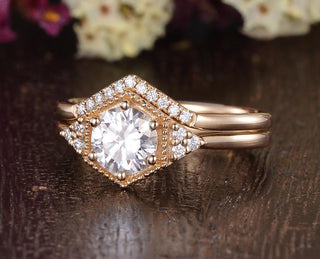 0.75 CT Round Shaped Moissanite Cluster Bridal Ring Set - crownmoissanite