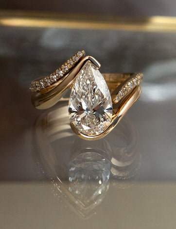 1.0 - 2.5 CT Pear Shaped Moissanite Solitaire Bridal Set